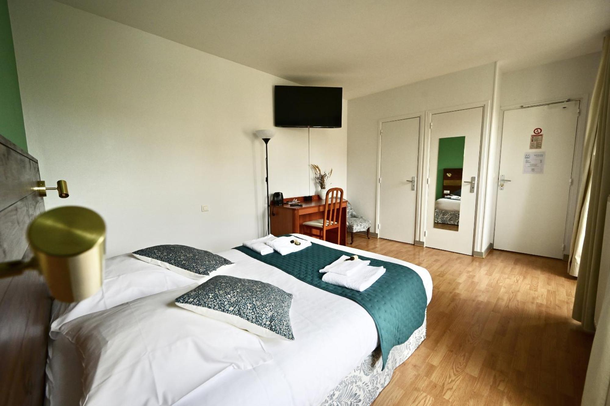 Hotel La Cuisine Des Lulus Montainville  الغرفة الصورة