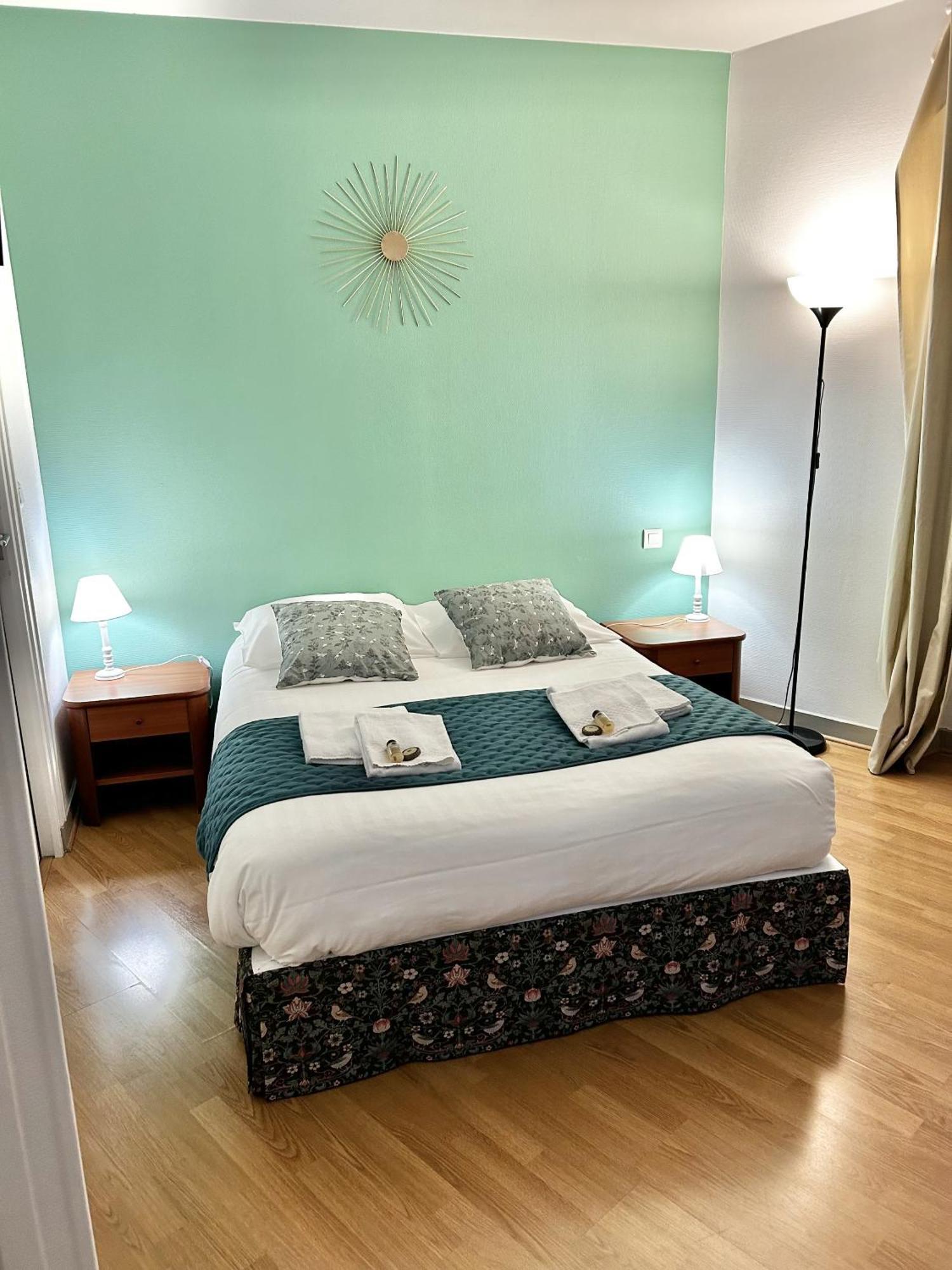 Hotel La Cuisine Des Lulus Montainville  المظهر الخارجي الصورة