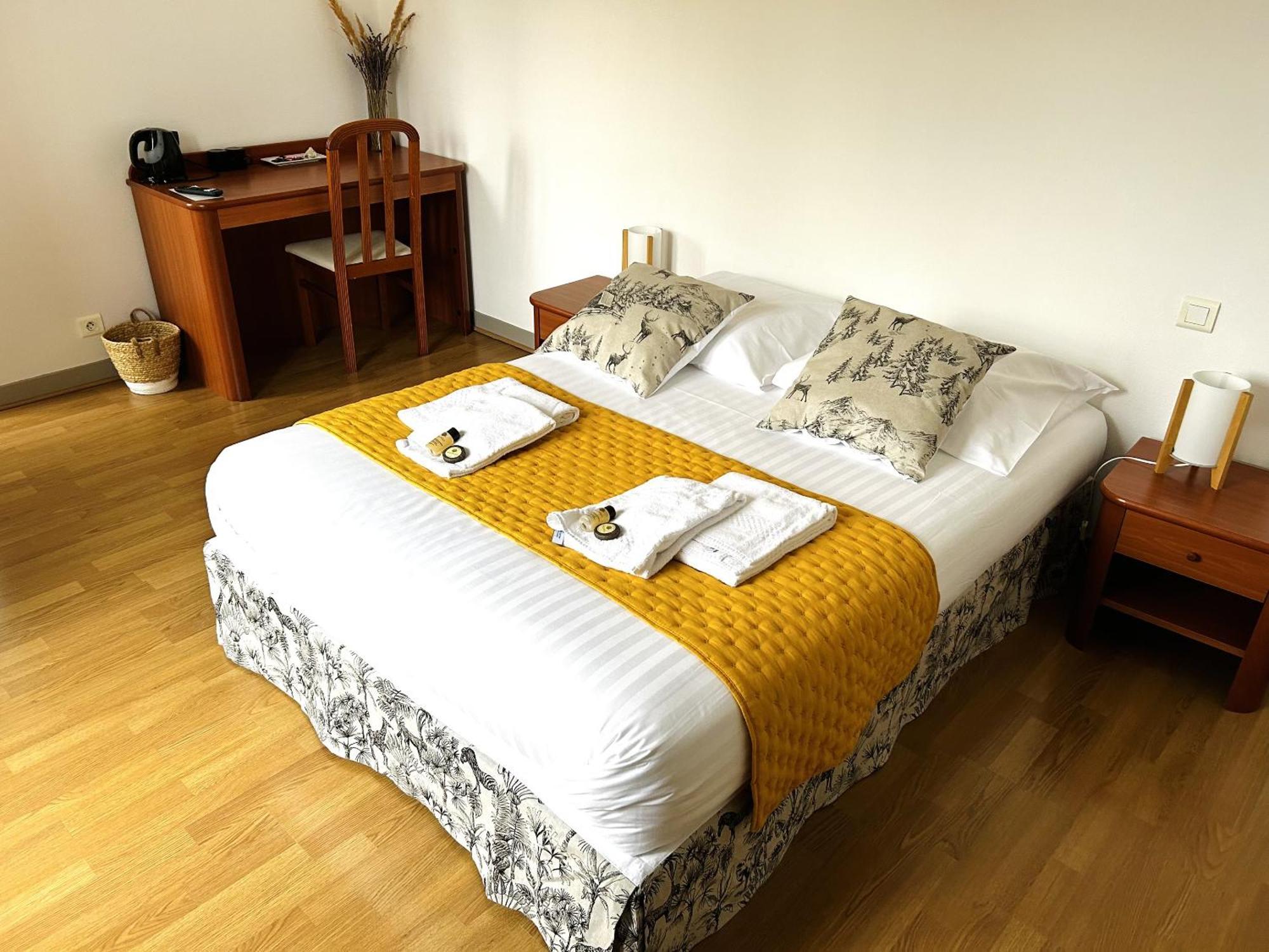 Hotel La Cuisine Des Lulus Montainville  الغرفة الصورة
